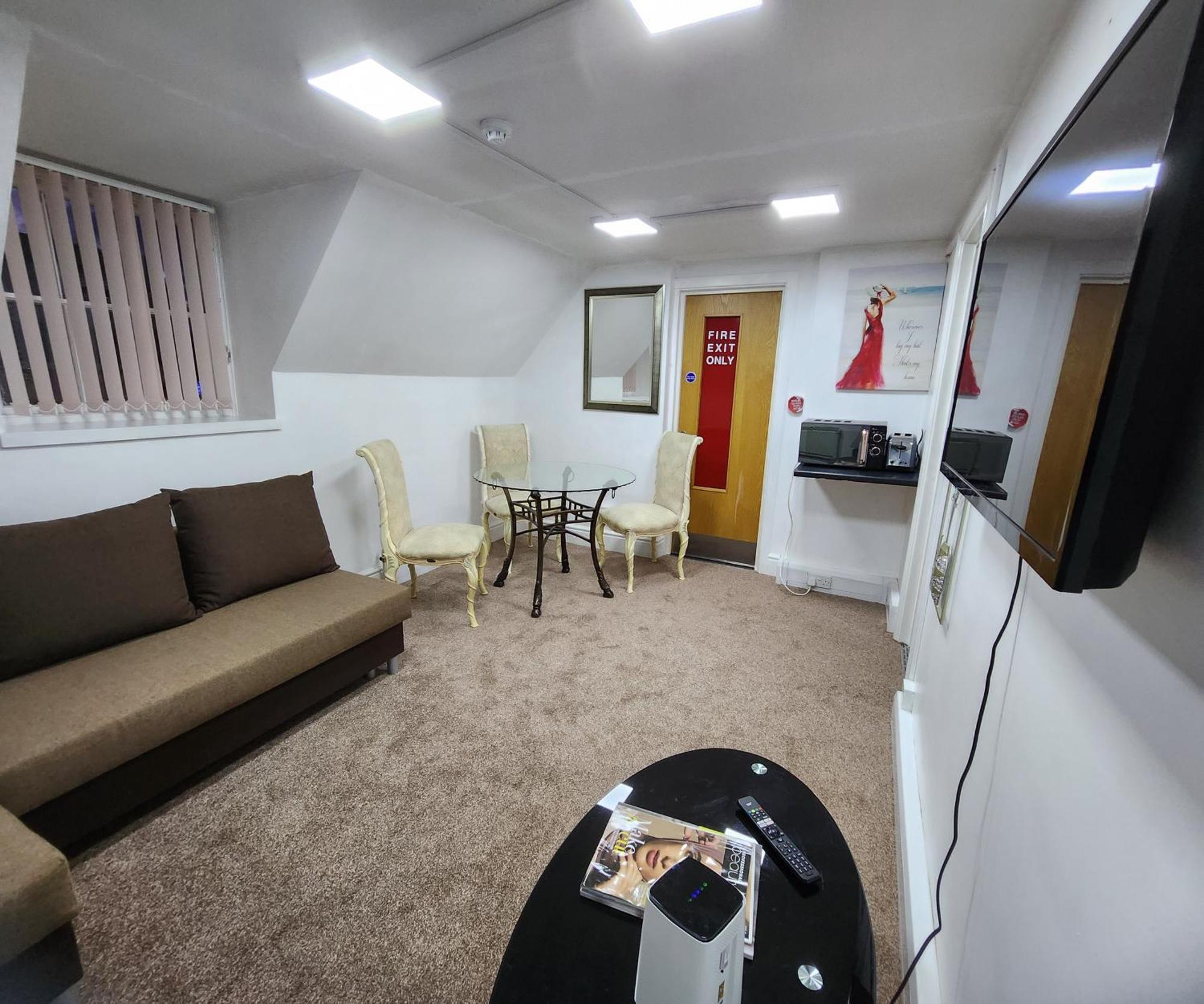 Stylish Modern 1-Bed Apartment In Prime Solihull Town Centre Room photo