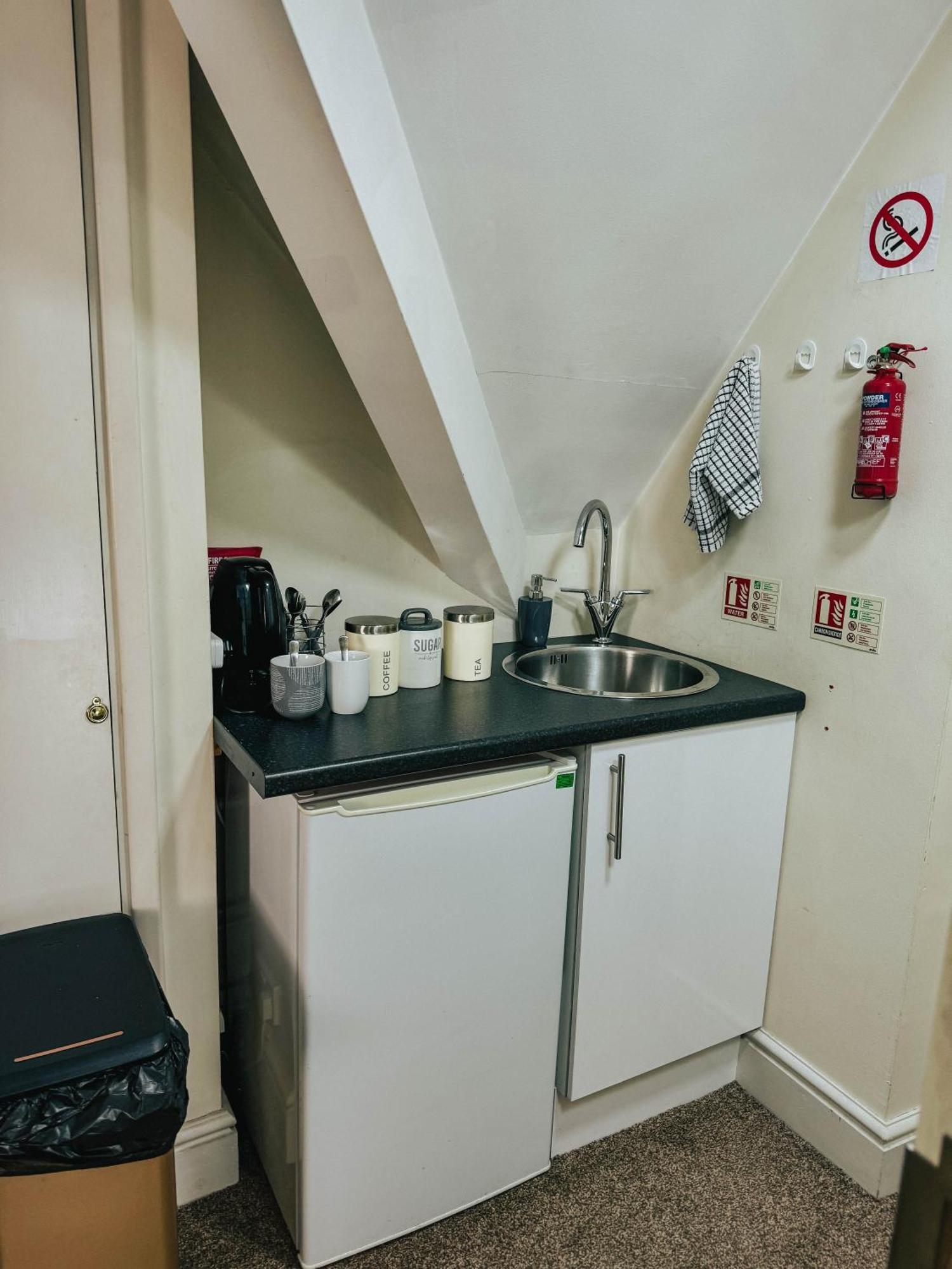 Stylish Modern 1-Bed Apartment In Prime Solihull Town Centre Exterior photo